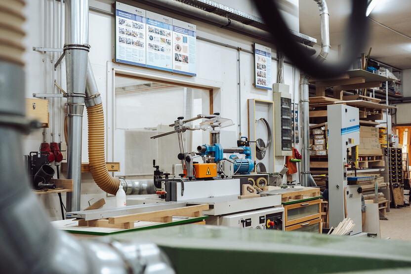 Maschinenhalle Maschinenhalle der Tischlerei Lohse mit vielen modernen und traditionellen Anlagen