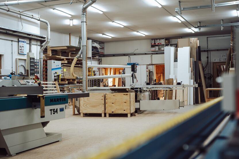 Maschinenhalle Maschinenhalle der Tischlerei Lohse mit vielen modernen und traditionellen Anlagen