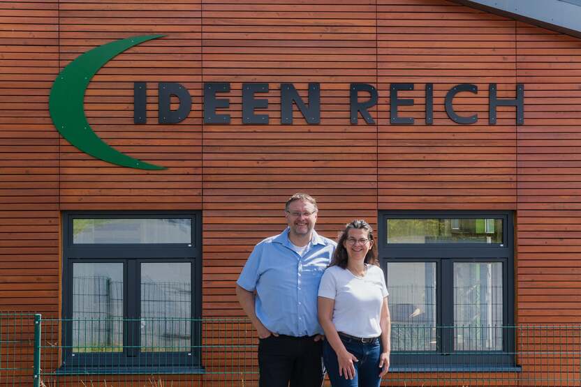 Lars u. Sonja Lohse vor dem IDEEN REICH Lars u. Sonja Lohse vor dem IDEEN REICH