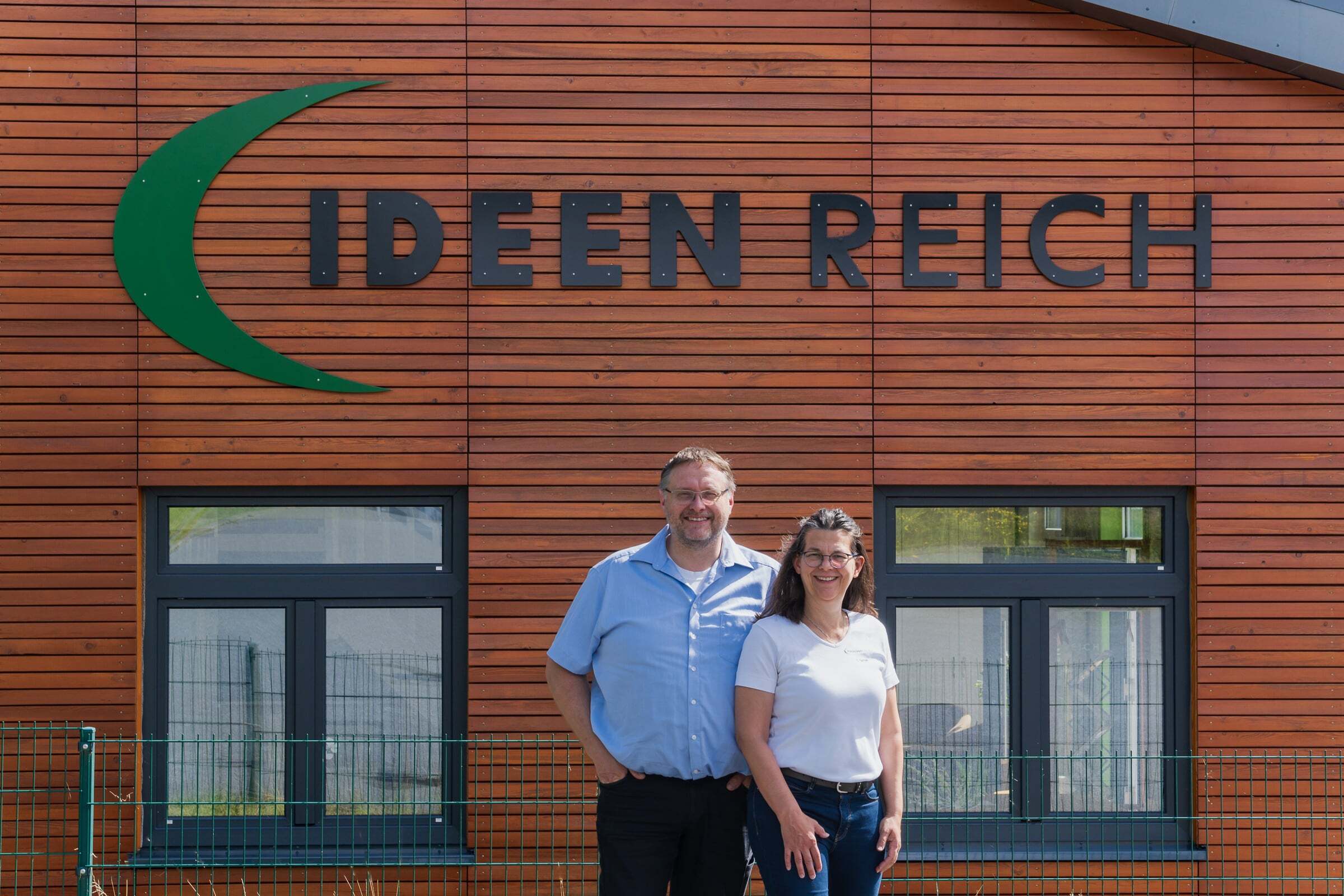 Lars u. Sonja Lohse vor dem IDEEN REICH Lars u. Sonja Lohse vor dem IDEEN REICH