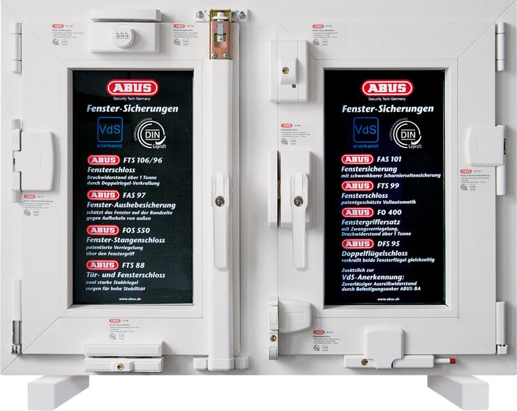 ABUS Sicherheitssystem Demonstration von unterschiedlichen Sicherungssystemen an Fenstern